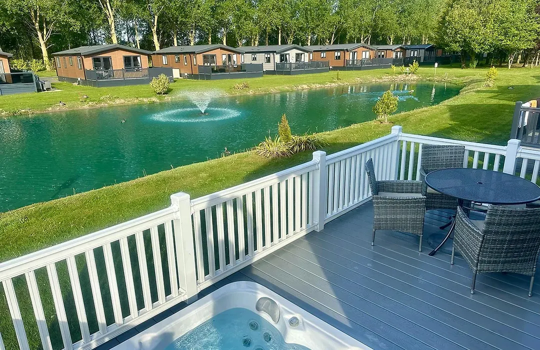 Honey Bee Lodge With Hot Tub-1