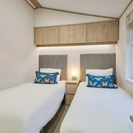 Honey Bee Lodge With Hot Tub-3